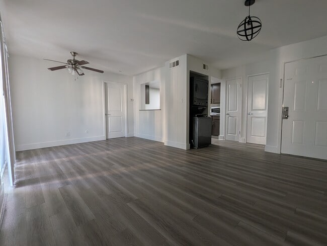 Building Photo - 7431 Holly Hill Dr