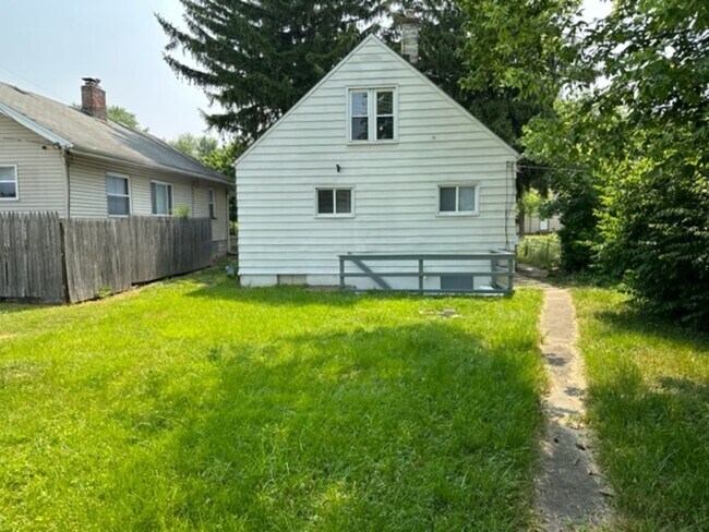 Building Photo - 2629 Grasmere Ave