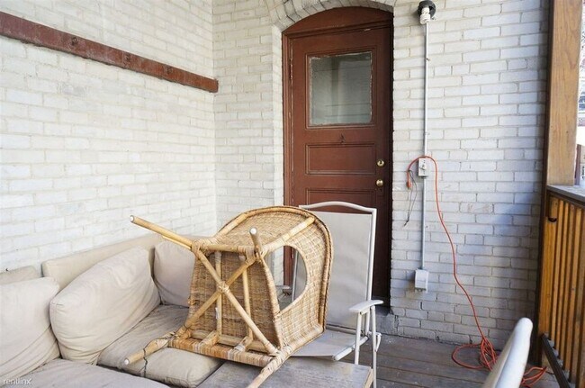 Building Photo - Brookline 4bed / 2bath available September 2026