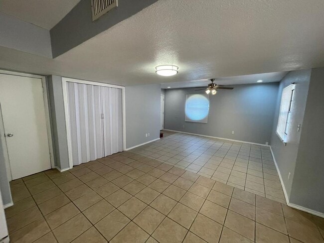 Building Photo - 3505 N 23rd Ln, unit 210
