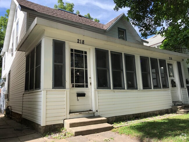 Building Photo - 218 Van Brunt St
