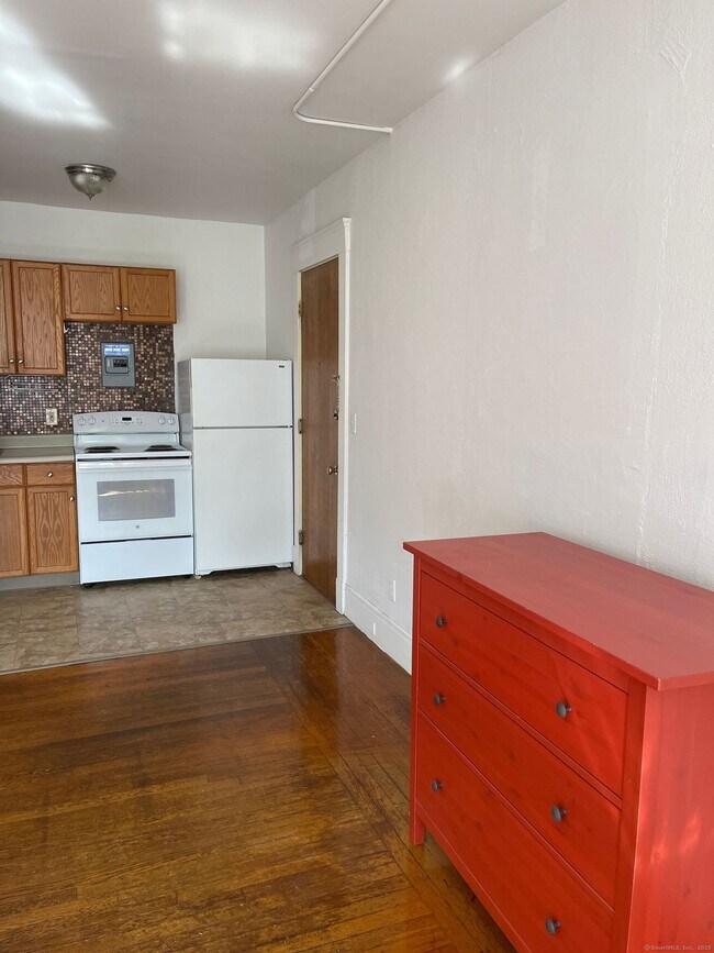 Building Photo - 644 Orange St