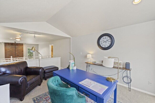 Building Photo - Spacious 6-Bedroom Broadmoor Rental with M...