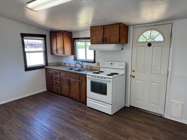 Building Photo - Charming 2-bedroom, 1-bath home in Cottage Grove!