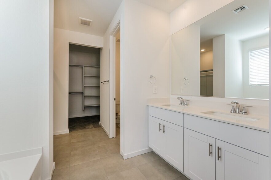 Building Photo - 24426 Grenadine Rd