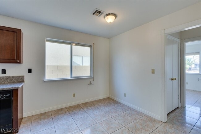 Building Photo - 5034 Lark Canyon Ct