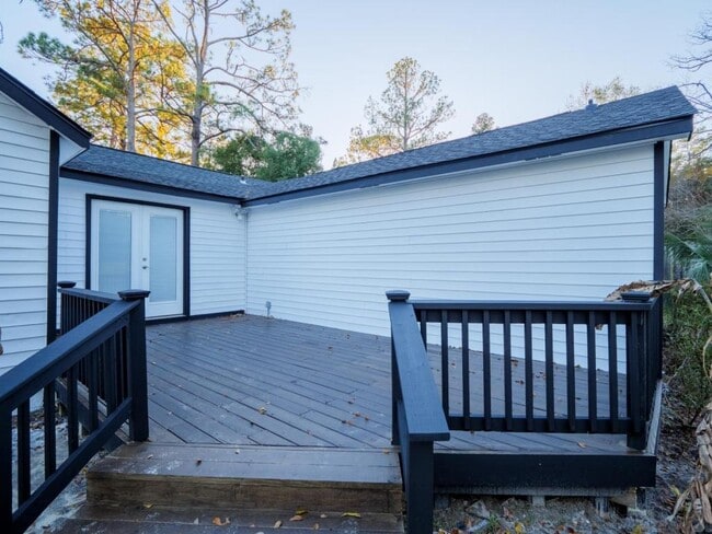 Building Photo - 804 Lakeland Ave