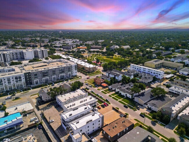 Building Photo - 5025 San Jacinto St