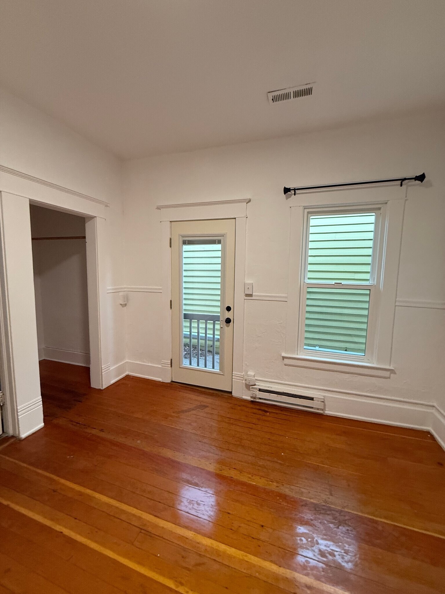Building Photo - 308 E Callender St