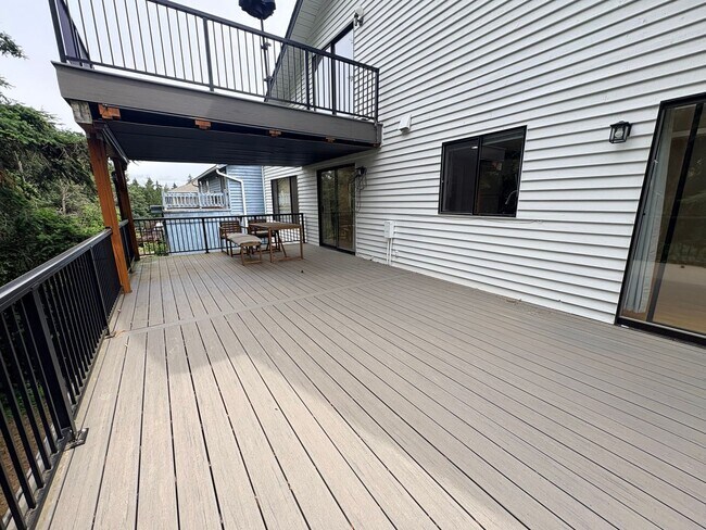 Building Photo - Bright and Spacious Newcastle Home -Open House Saturday the 27th 4:00-5:00