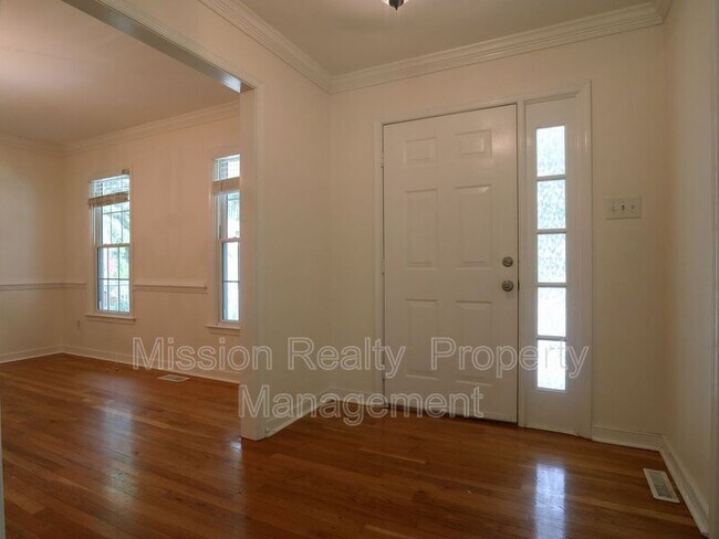 Building Photo - 4600 Cedar Cliff Rd