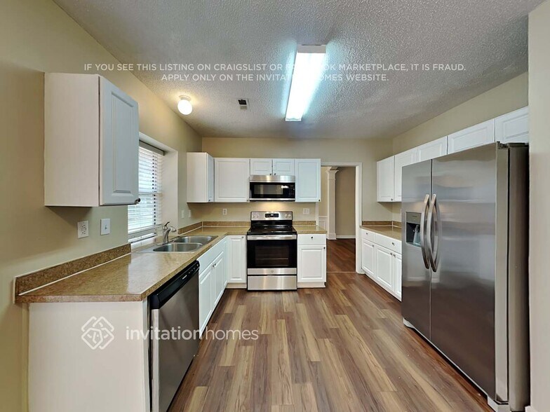 Building Photo - 6000 Elm Cove Ln