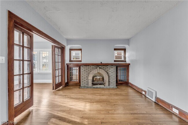 Building Photo - 11913 Buckingham Ave