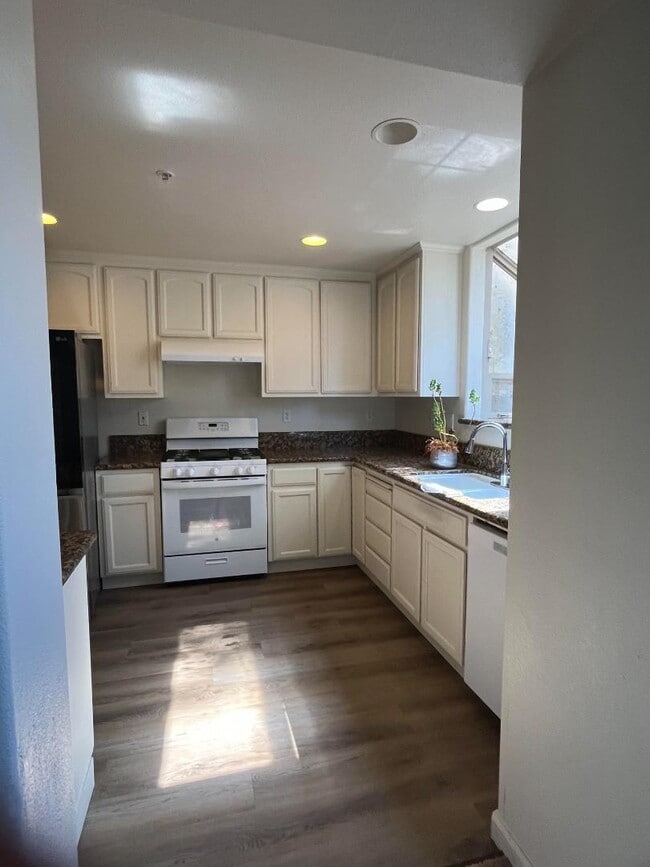 Building Photo - 315 Soberanes St
