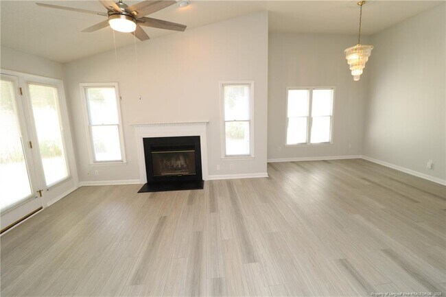 Building Photo - 310 Riverwalk Cir