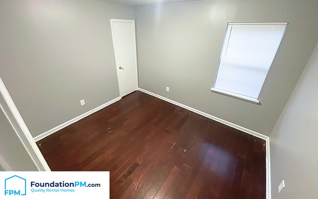 Building Photo - 1375 Adelaide St