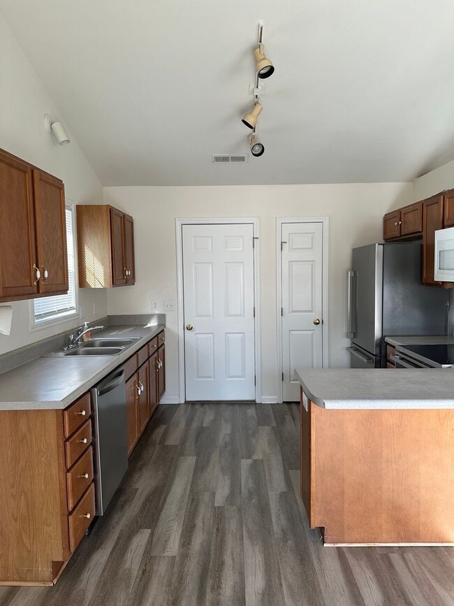 Building Photo - 3BR/2BA single level home