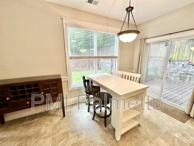 Building Photo - 121 Park Ridge Way