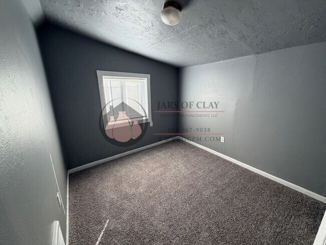 Building Photo - Single Level House- Ready to Move In