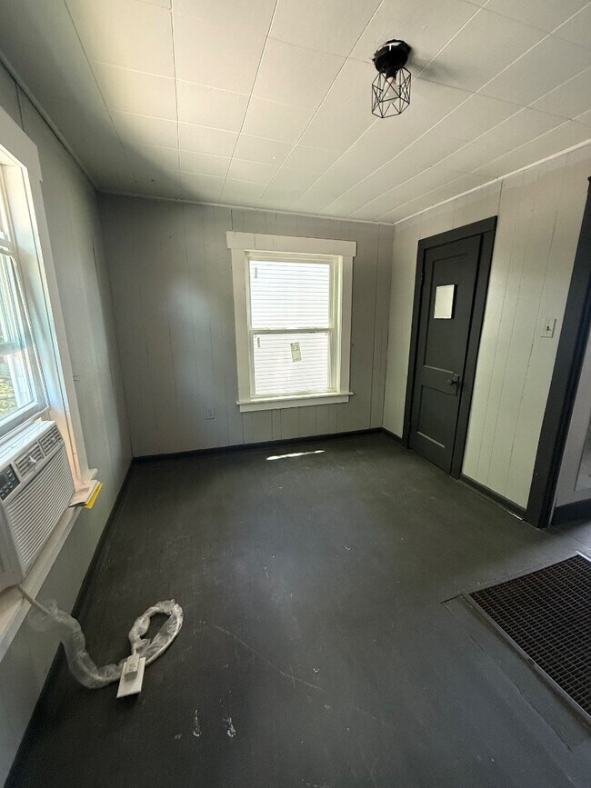 Building Photo - 612 Cabell Dr