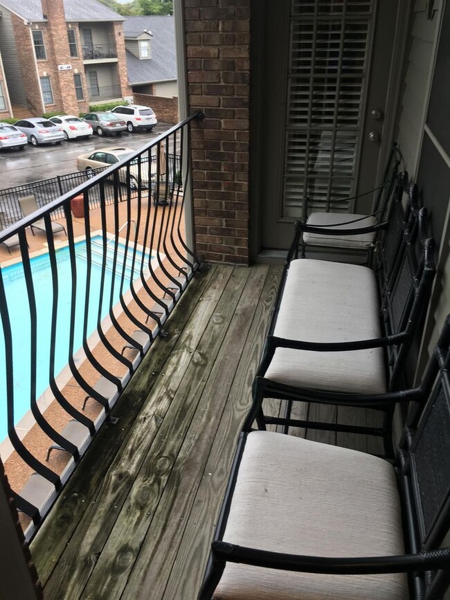 Building Photo - Awesome 2BE/2BA condo located in the heart of Sylvan Park community!