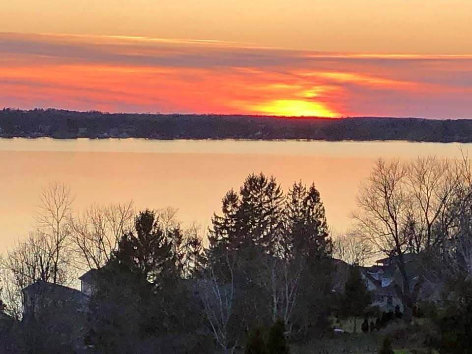 Spectacular Sunsets - 6117 E Lake Rd