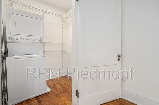 Building Photo - 741 Frederica St NE