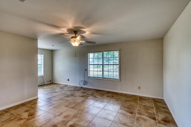 Building Photo - 6552 CR 403