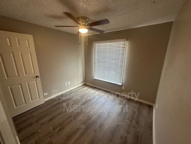 Building Photo - 7956 W Mariposa Dr