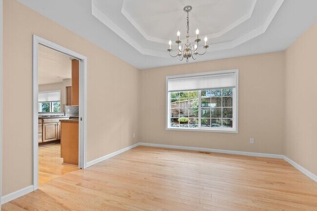 Building Photo - Air Conditioned Newcastle Beauty in Covete...