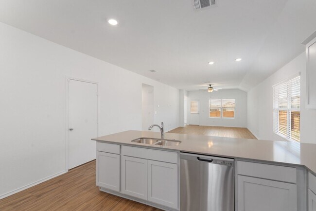 Building Photo - 290 Madrid