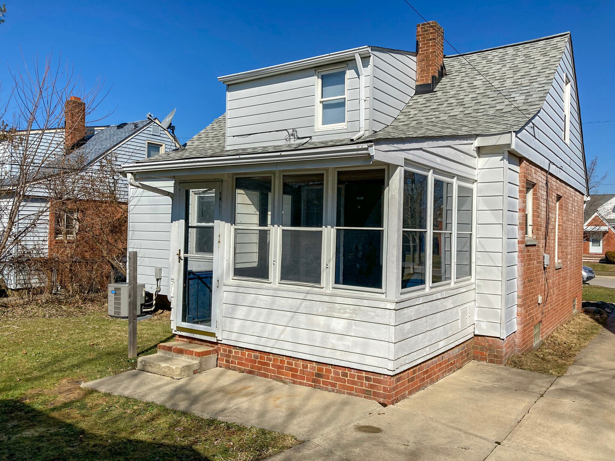 Enclosed Four Season Room - 4172 Lambert Rd