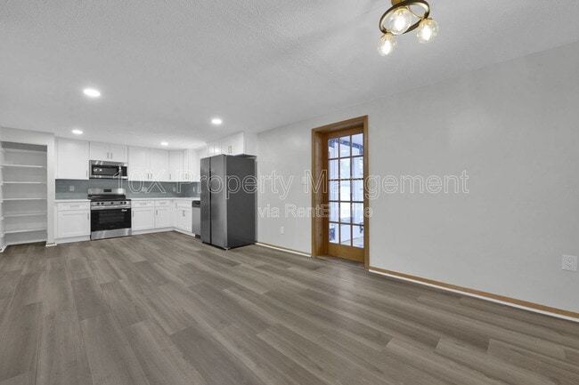 Building Photo - 1638 Parkinson Dr