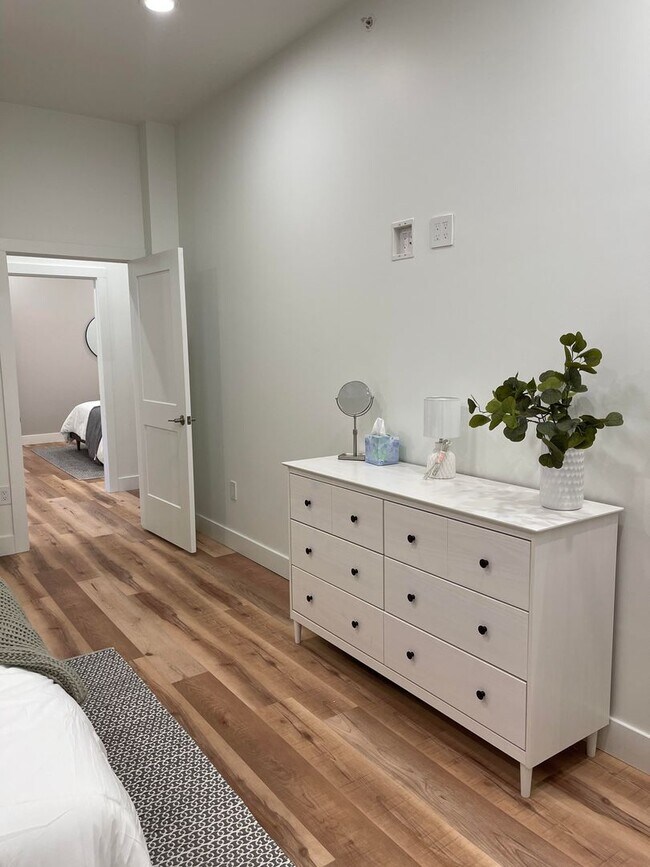 Building Photo - **  AVAILABLE AUGUST 2026  **  Beautiful Downtown Apartment with Private Rooftop Deck  Call to in...