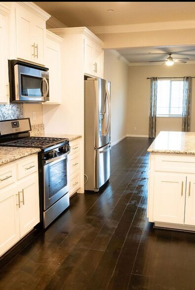 Building Photo - 3312 Moscato St