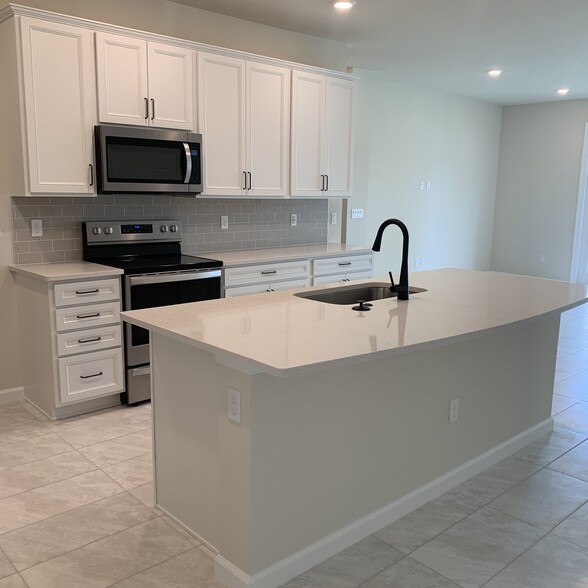 Building Photo - 1809 SE Ocean Cove Way