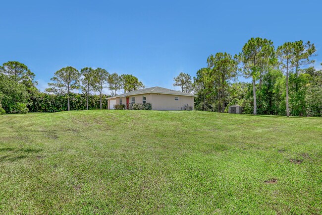 Building Photo - 17892 Hamlin Blvd