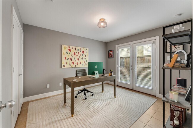 Building Photo - 650 Westcross St