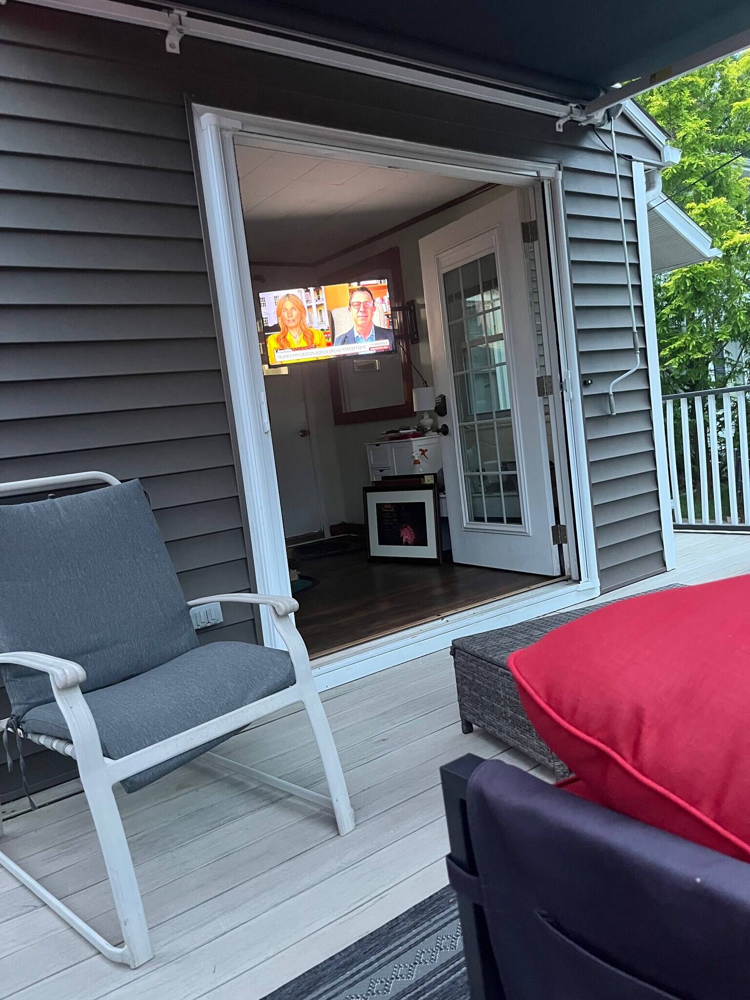 View tv - 2118 Elm St