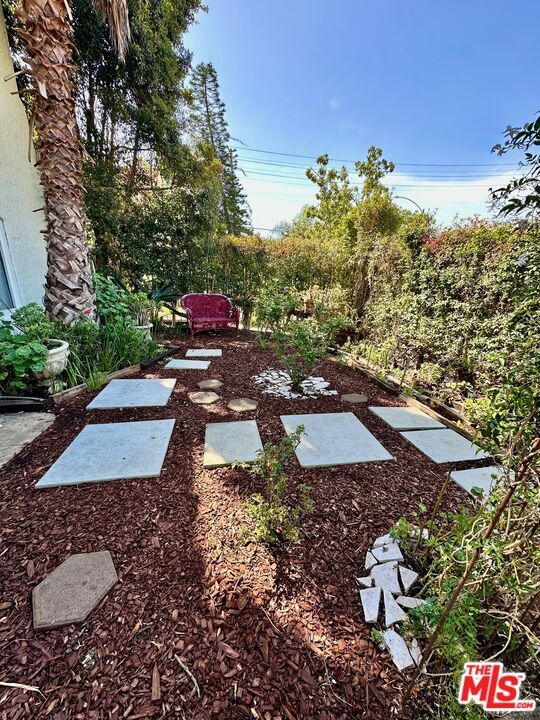 Building Photo - 1362 Masselin Ave