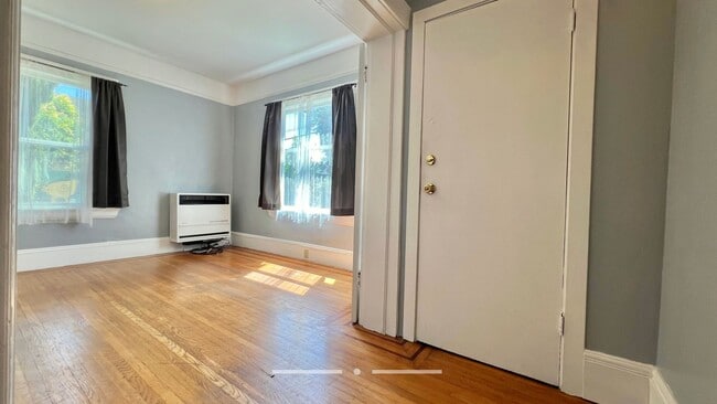 Building Photo - Charming Duplex Lower Unit – 2bd 1ba Nestl...
