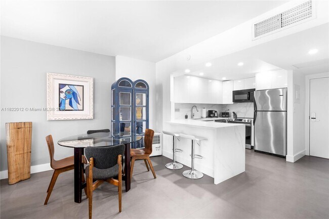 Building Photo - 2301 Collins Ave