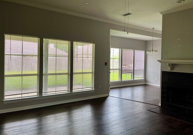 Building Photo - 303 Briarhaven Dr