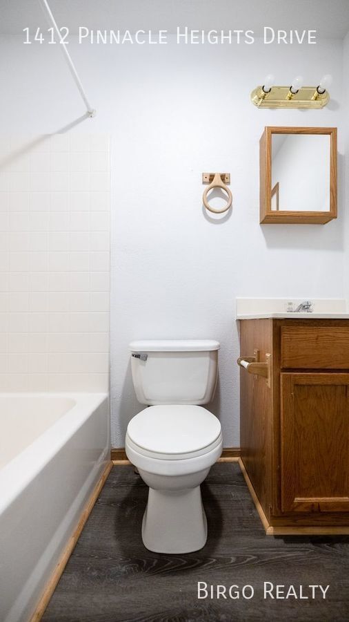 Building Photo - Move in Special! First Month's Rent is Fre...