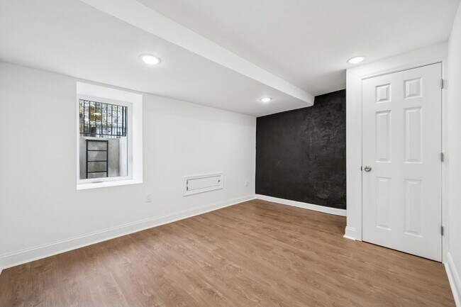 Building Photo - 2534 S 61st St