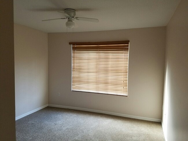 Building Photo - 1105 Villa Cir