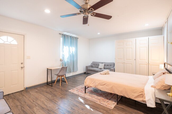 Building Photo - Cozy Zen Retreat Home with 4BD+3BA  Share ...