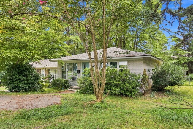 Building Photo - Plaza Midwood/Noda Duplex Property