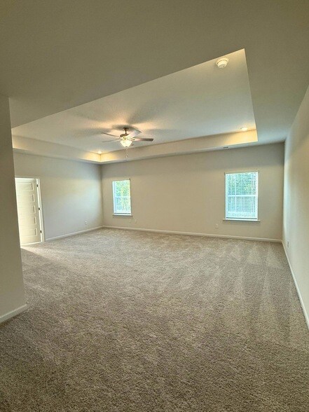 Building Photo - 11053 Valmont Ln