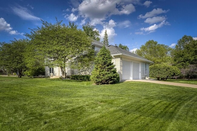 Building Photo - 5721 Londonderry Rd